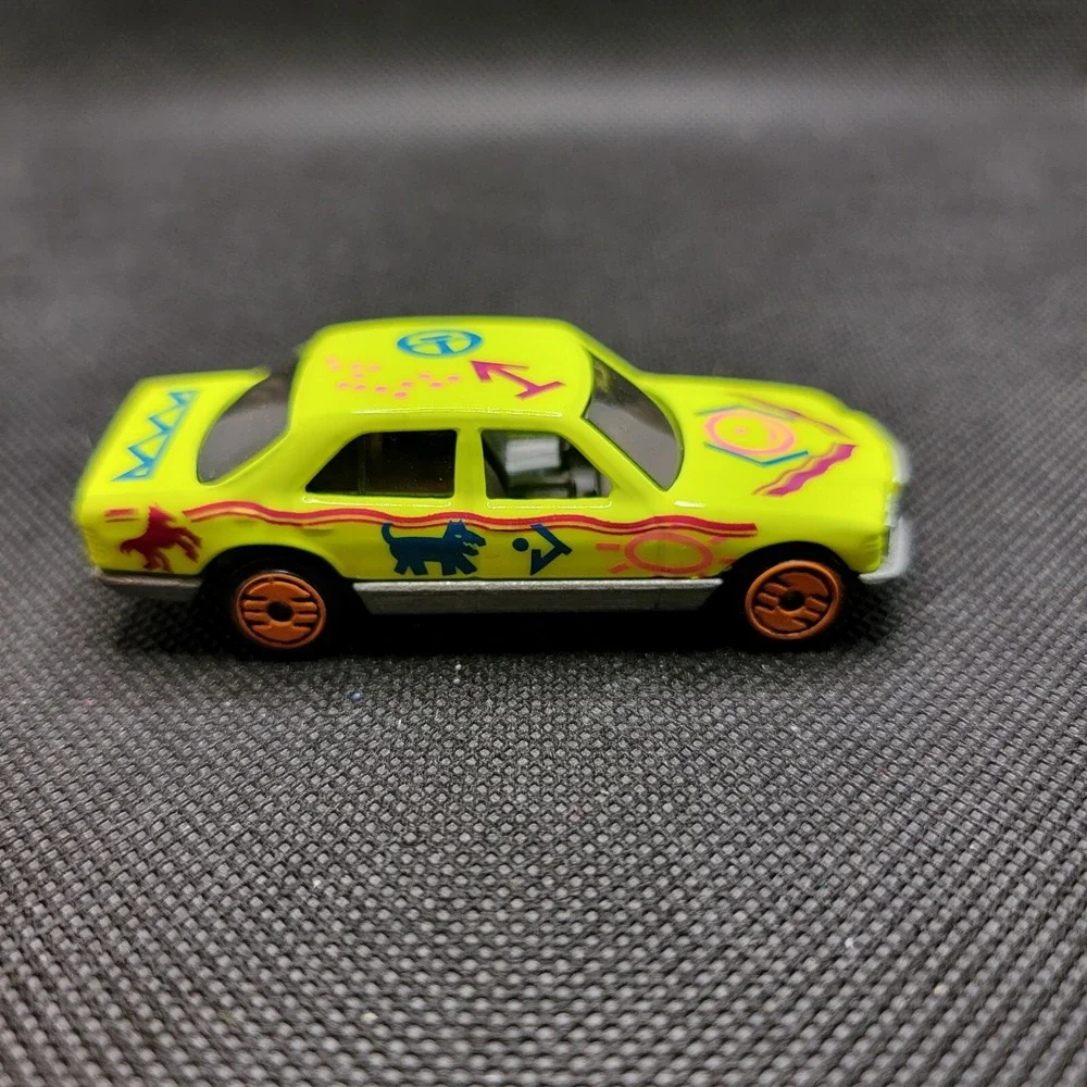 VTG Hot Wheels 1981 Revealers Mercedes Benz 380SEL Neon Yellow Car
